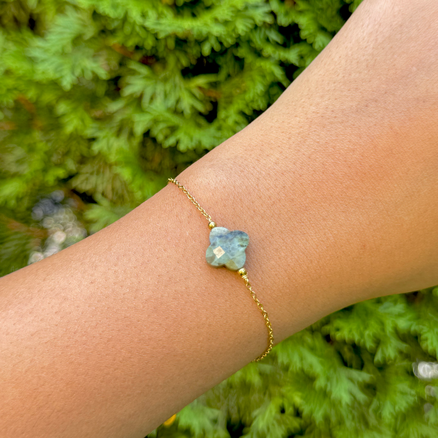 Cadentia | Bracelet trèfle en acier inoxydable et pierres naturelles