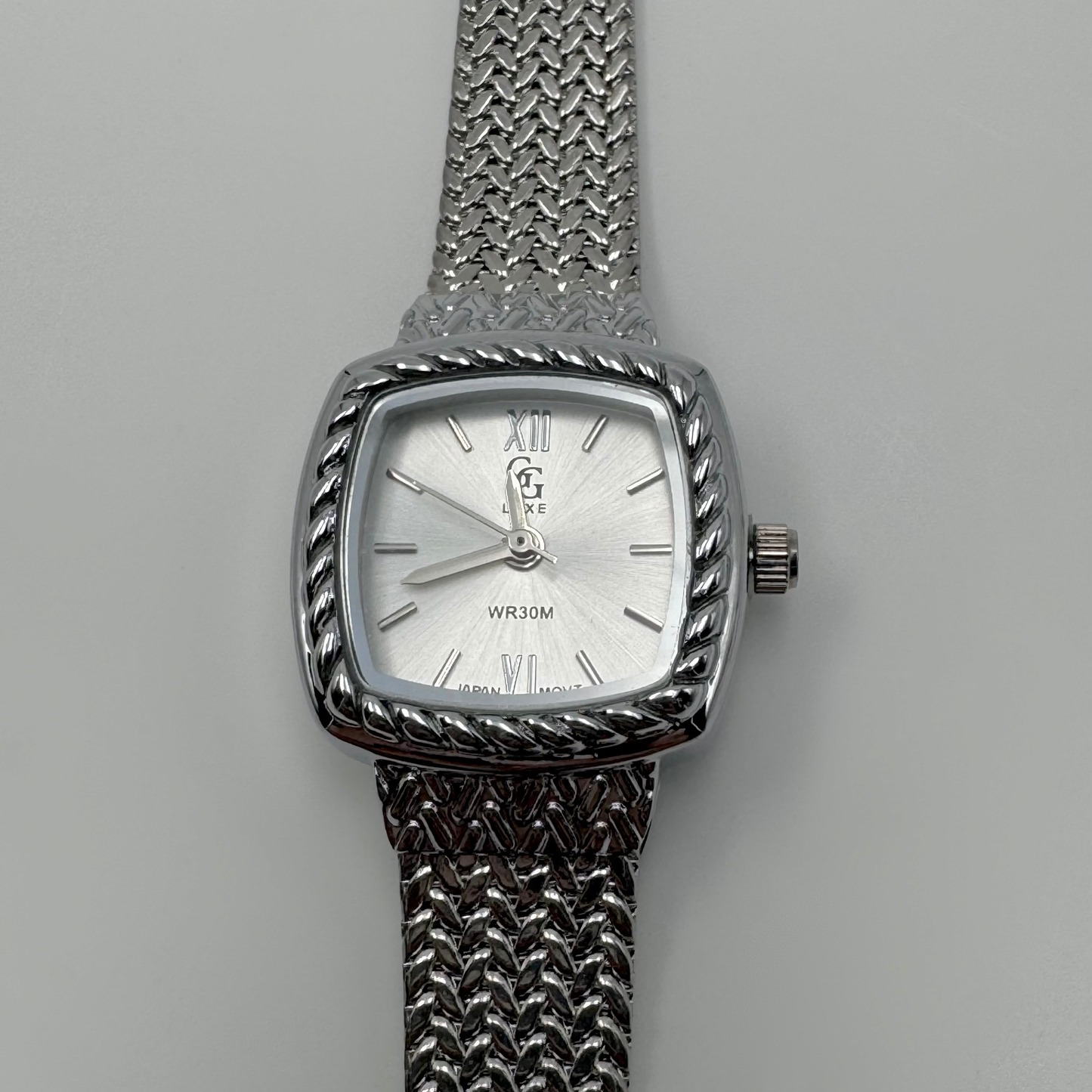 Montre femme argentée en acier inoxydable ajustable