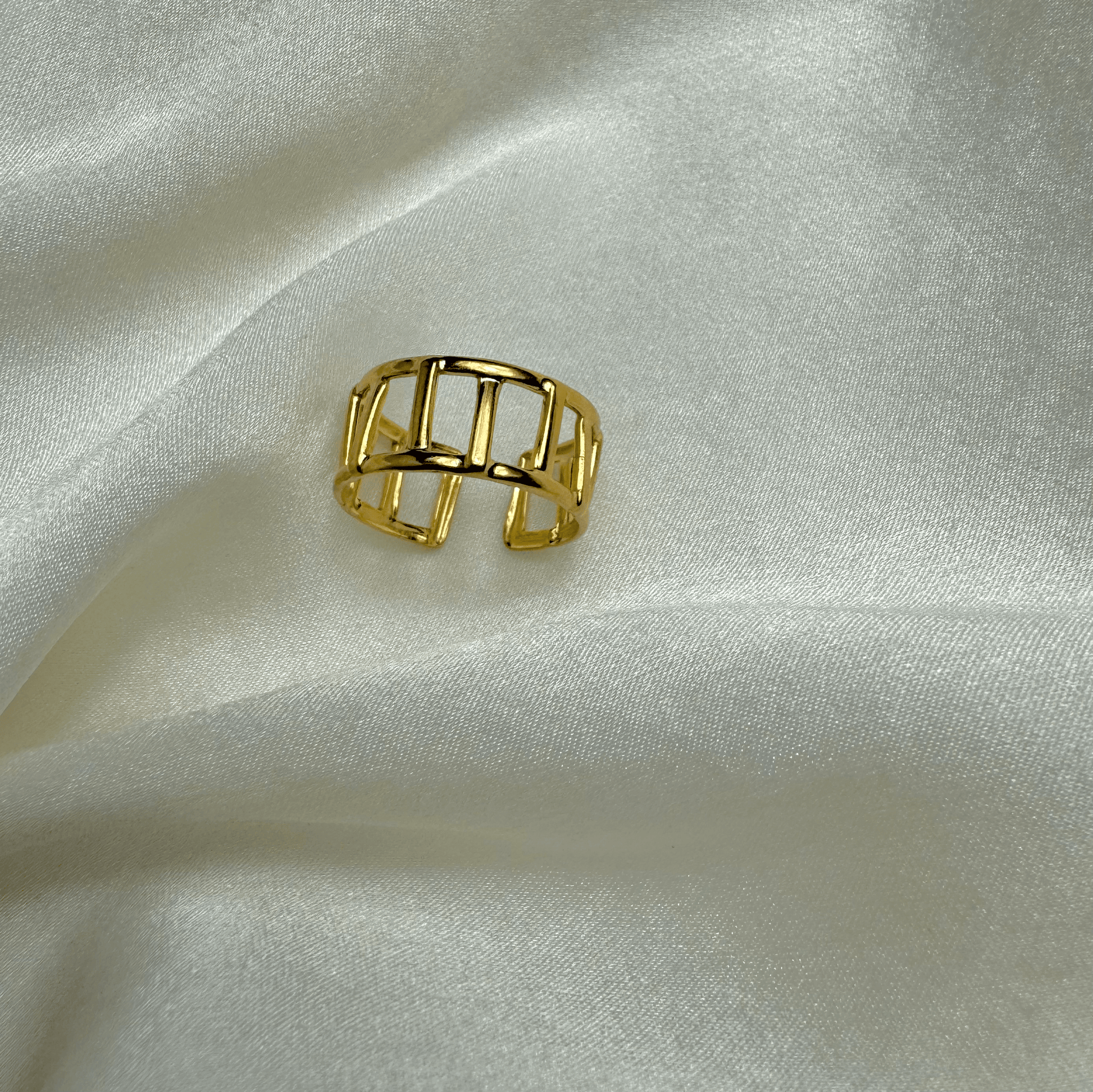 Julia I Bague en acier inoxydable ajustable dorée – By Joelle