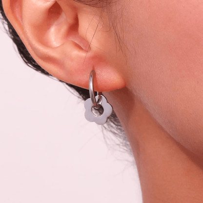 Boucles d’oreilles en acier inoxydable et fleur doré argenté pas cher 