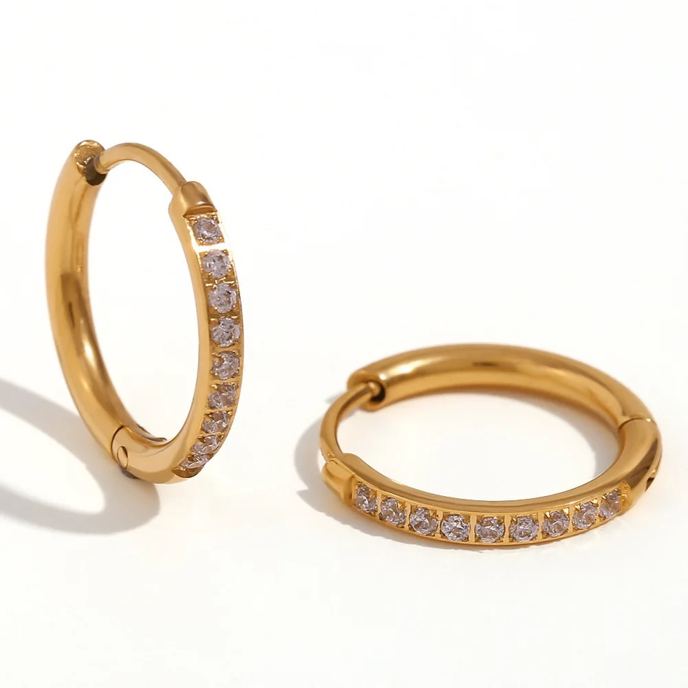 Boucles d’oreilles anneaux acier et zircon 