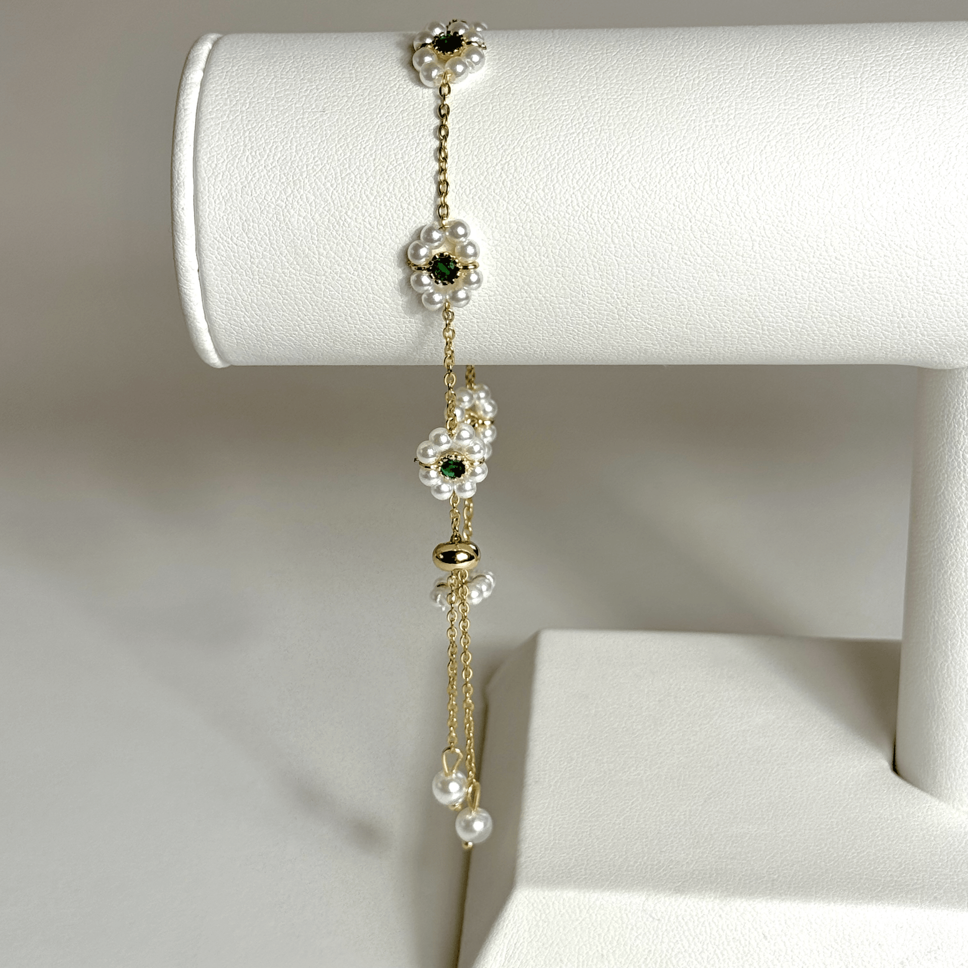 Bracelet fleur en acier inoxydable et pierres verte et blanche 