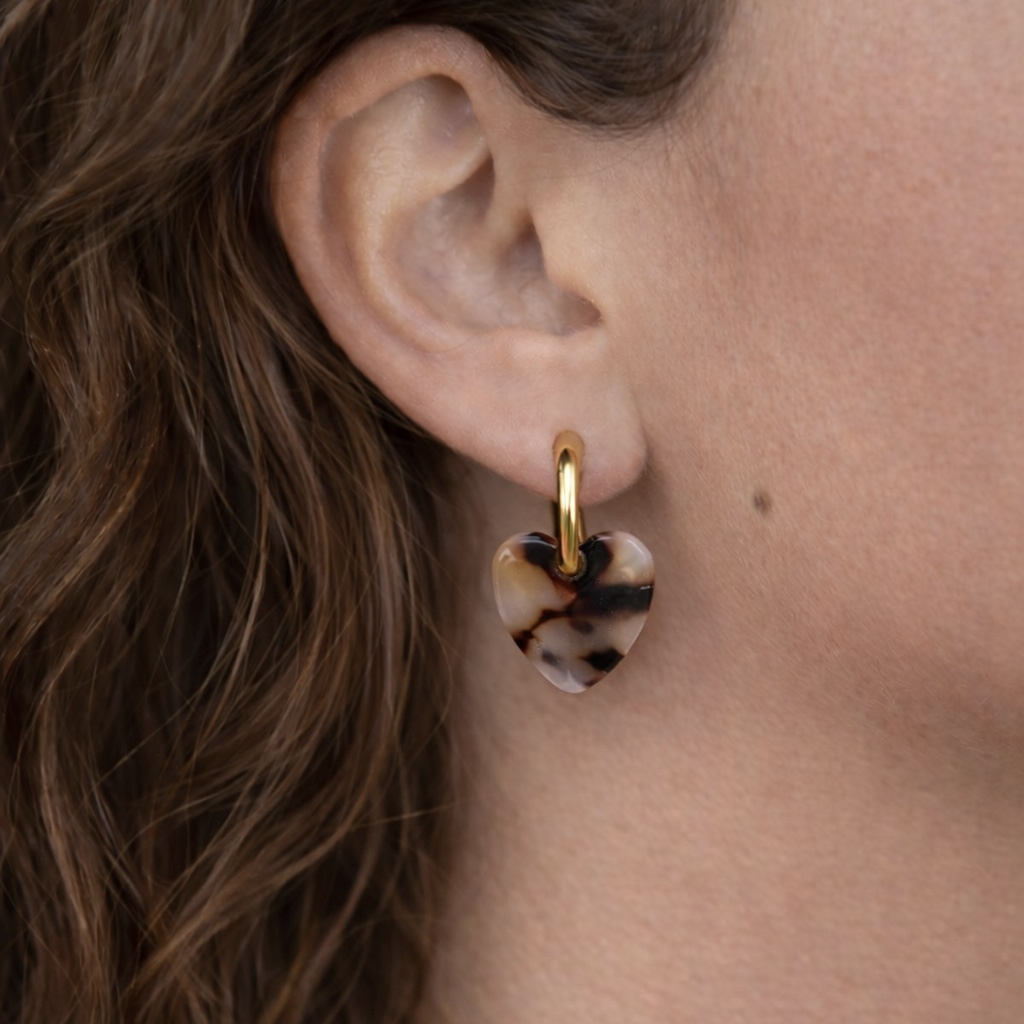 Boucles d’oreilles cœur motif panthère en acier inoxydable et résine 