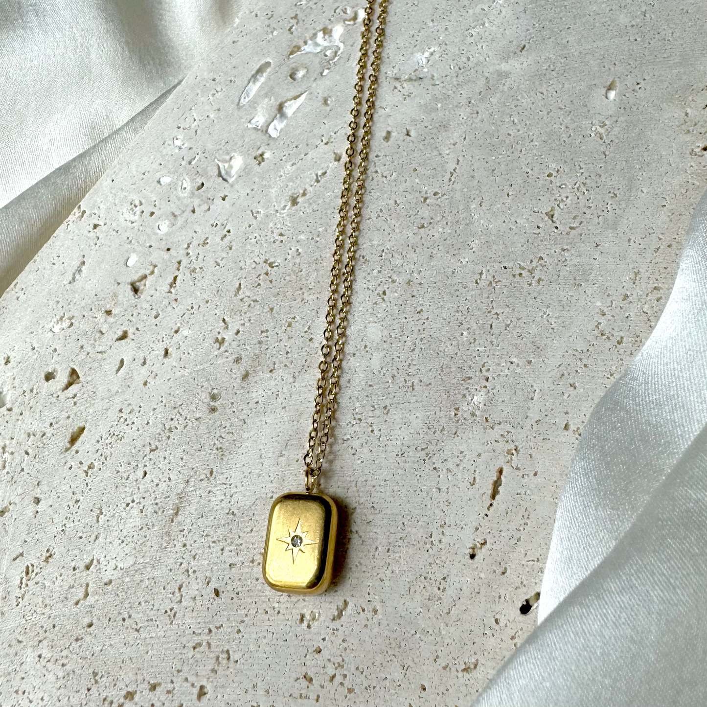 Collier acier inoxydable doré étoile polaire pas cher cadeau 